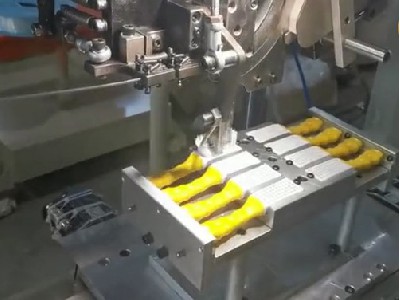 一出八小刷植毛機