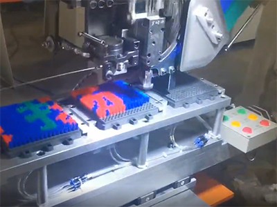 三色地墊刷全自動打字植毛機